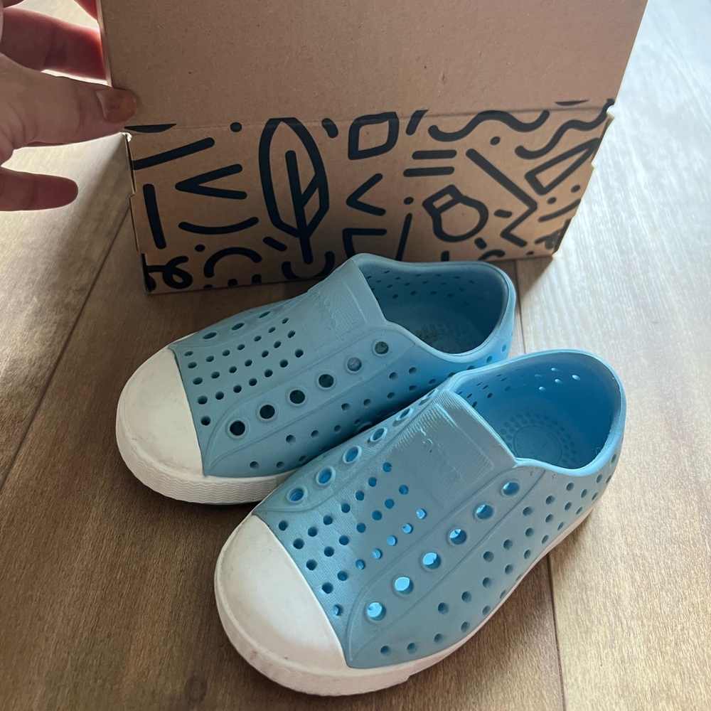 Native Shoes Boy Size C6 Light Blue